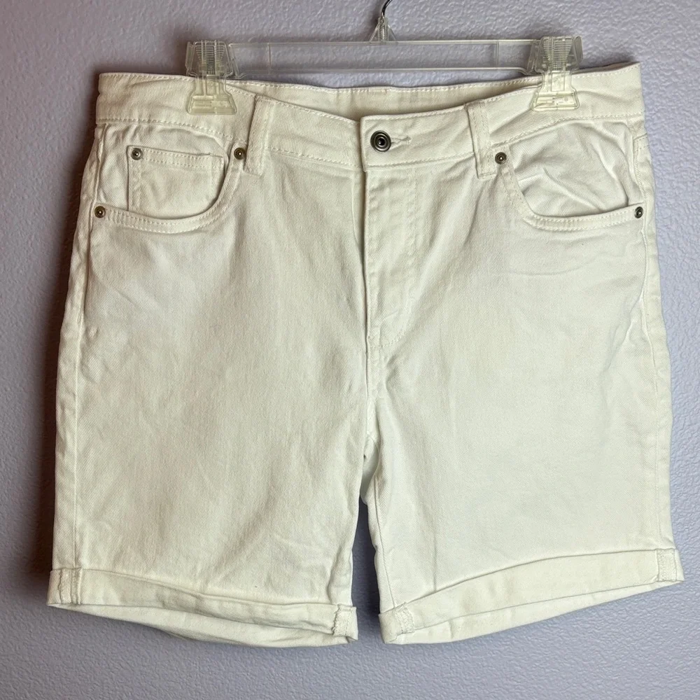 NWOT Celebrity Pink Cuffed White Bermuda Blossom Shorts RE Generation Mid Rise